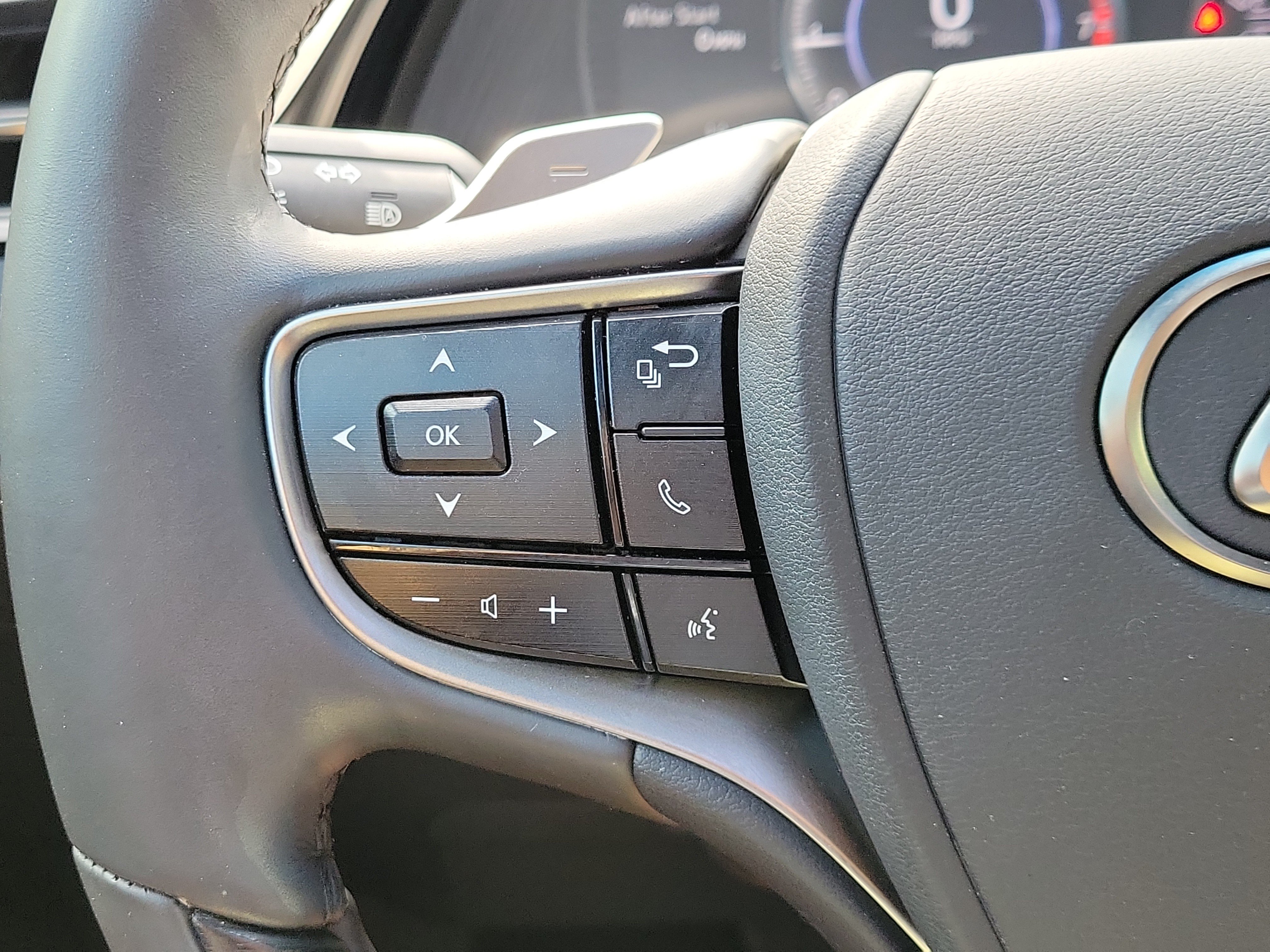 Used 2024 Lexus ES 350 Ultra Luxury w/ Accessory Package (Z2) FWD image 19
