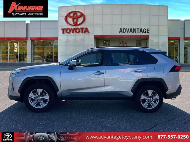 Used 2022 Toyota RAV4 XLE w/ Convenience Package AWD/4WD image 7