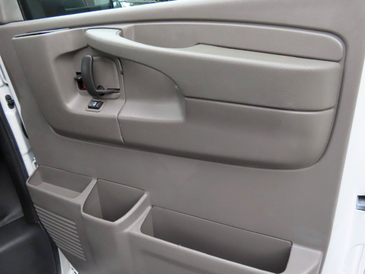 Used 2015 Chevrolet Express 3500 RWD image 20