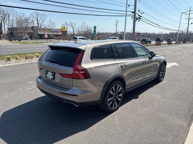 Used 2020 Volvo V60 T5 Cross Country image 5