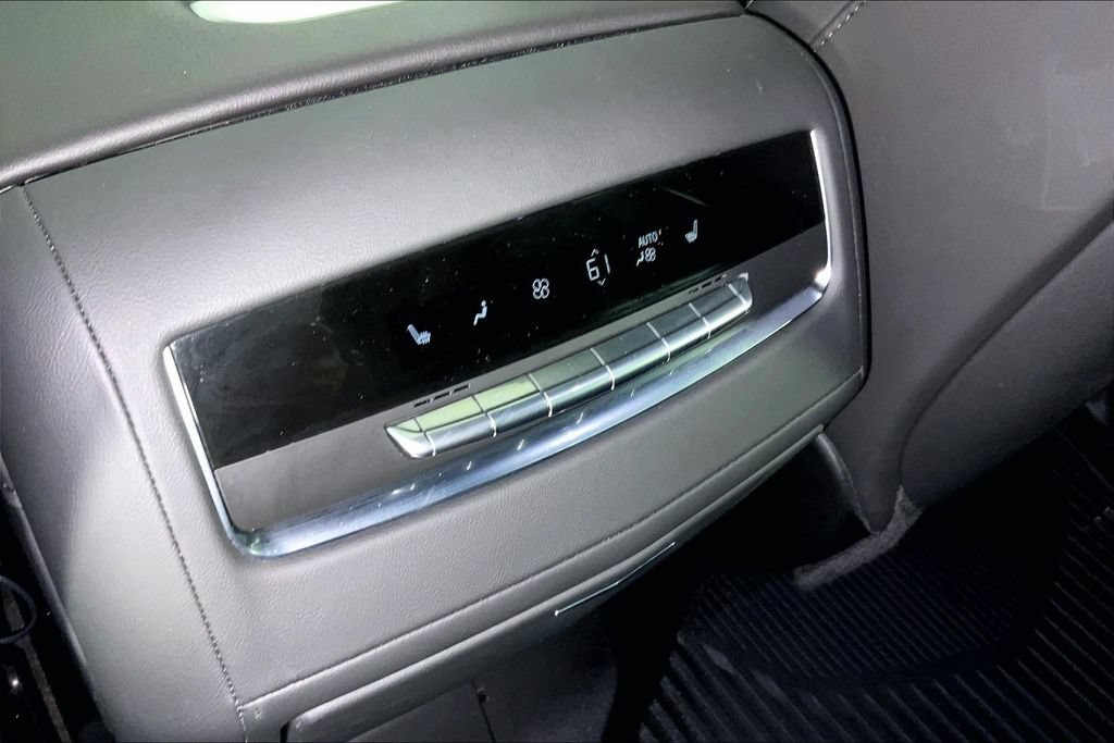 Used 2024 Cadillac Escalade ESV Premium Luxury AWD/4WD image 29
