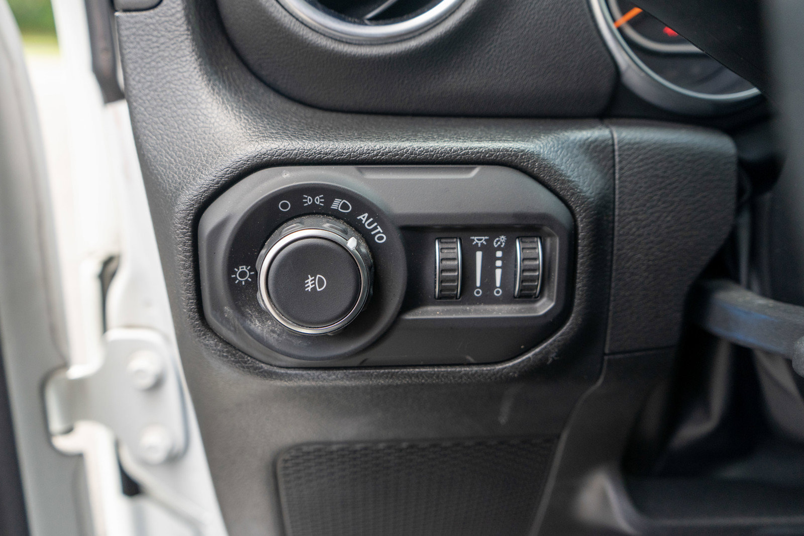 Used 2022 Jeep Wrangler Unlimited Sahara w/ LED Lighting Group AWD/4WD image 16