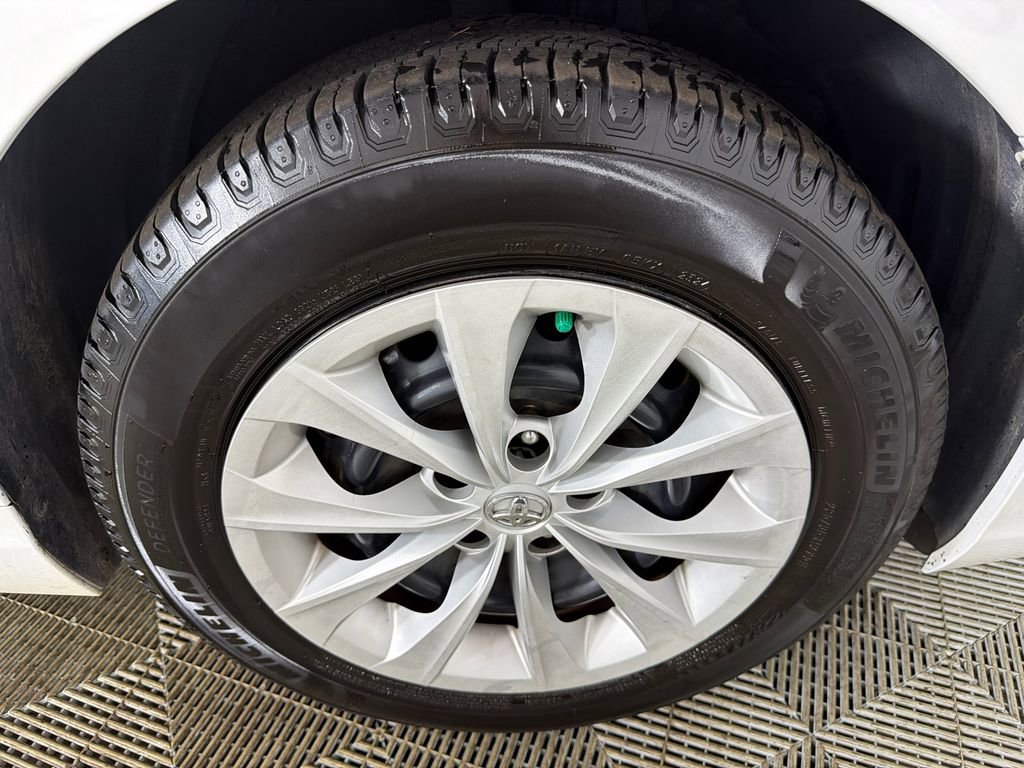 Used 2015 Toyota Camry LE FWD image 12