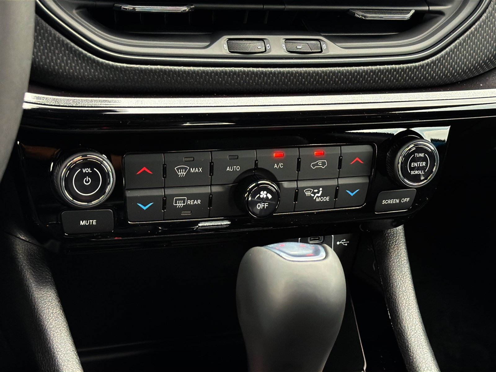 New 2026 Jeep Compass Latitude AWD/4WD image 18
