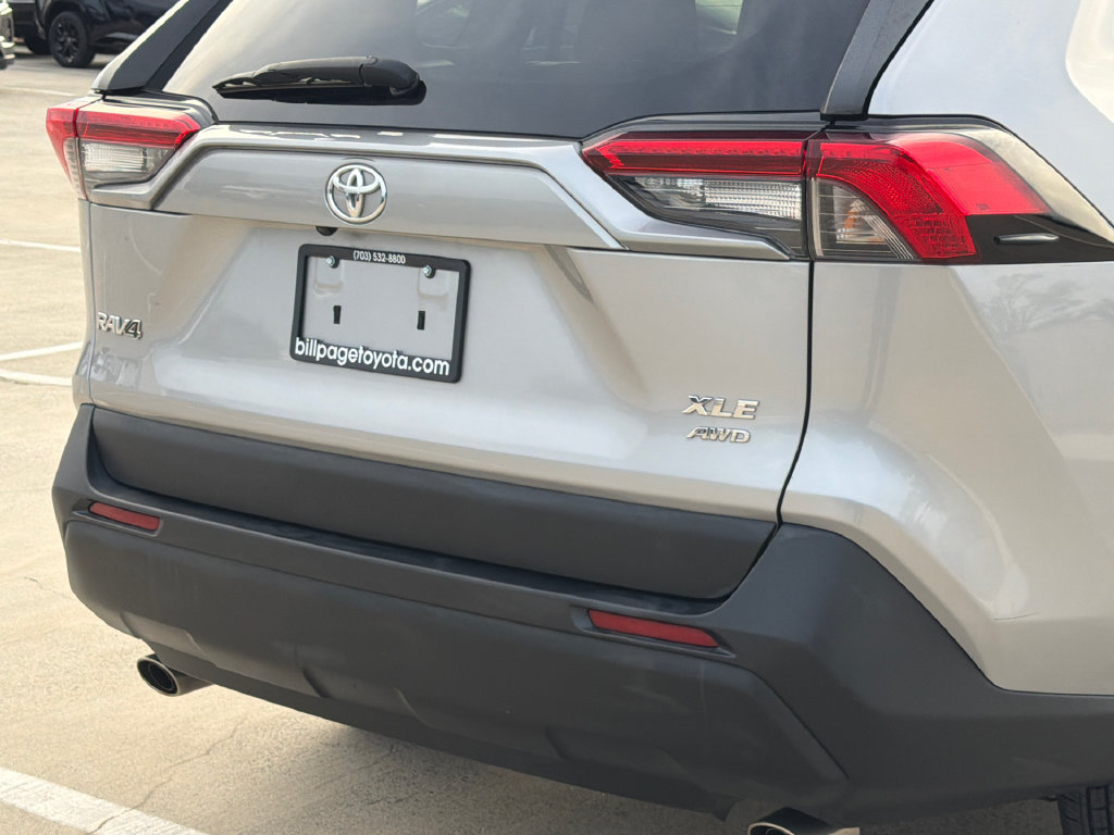 Used 2021 Toyota RAV4 XLE AWD/4WD image 5