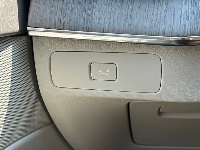 Certified 2024 Volvo XC90 B6 Plus w/ Protection Package Premier AWD/4WD image 32
