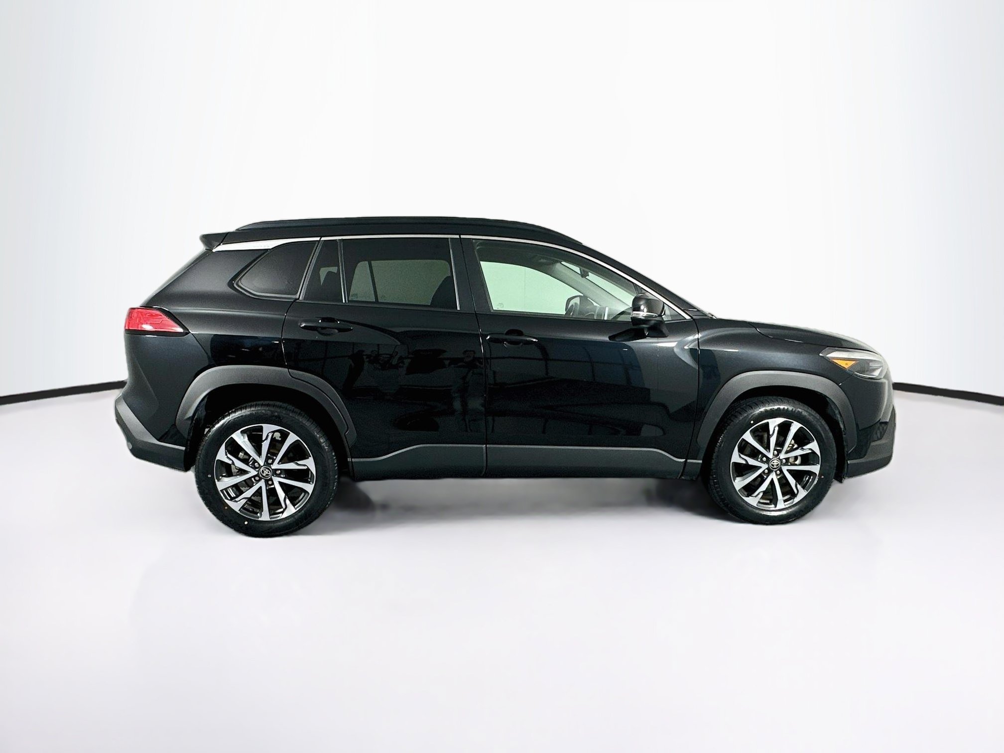 Used 2025 Toyota Corolla Cross XLE FWD image 10