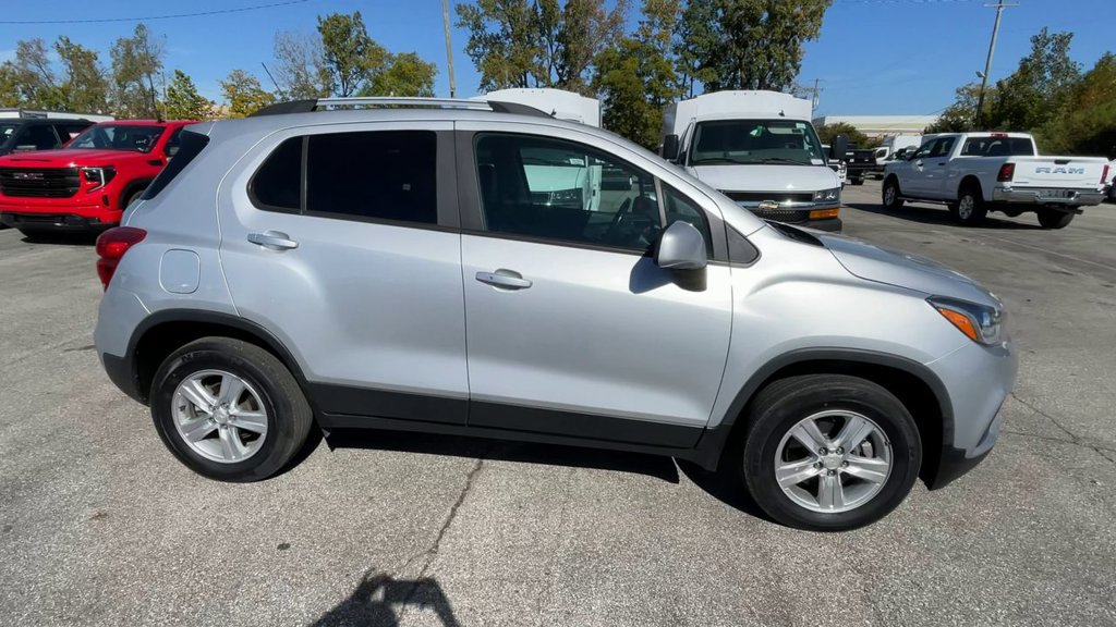Used 2022 Chevrolet Trax LT w/ Driver Confidence Package AWD/4WD image 3