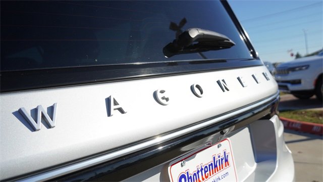 Used 2023 Jeep Wagoneer L Series III w/ Preferred Equipment Group image 12
