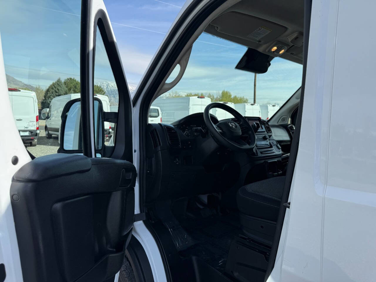 Used 2025 RAM ProMaster 2500 w/ Convenience Group image 14