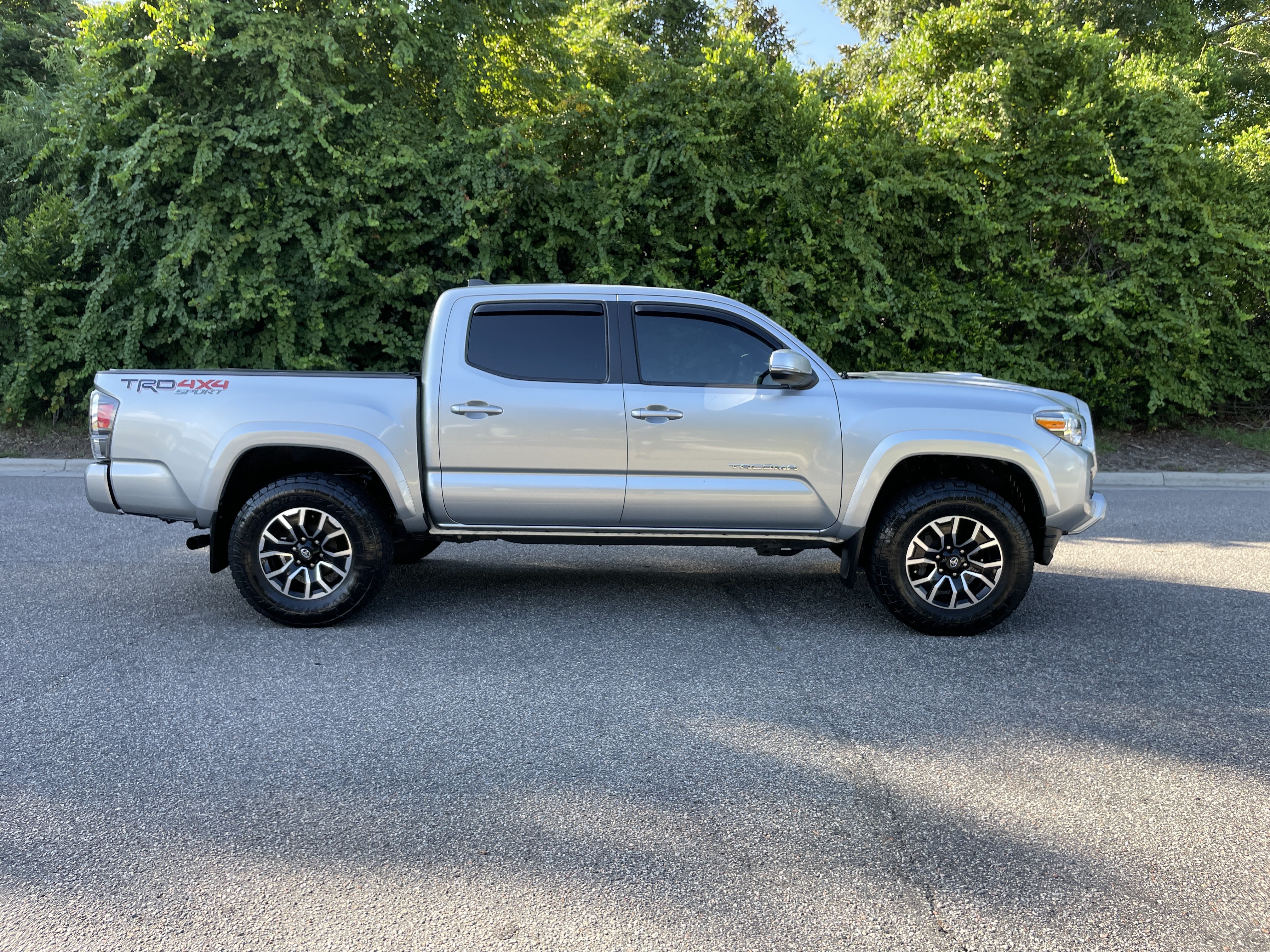 Used 2022 Toyota Tacoma TRD Sport w/ Technology Package AWD/4WD image 10
