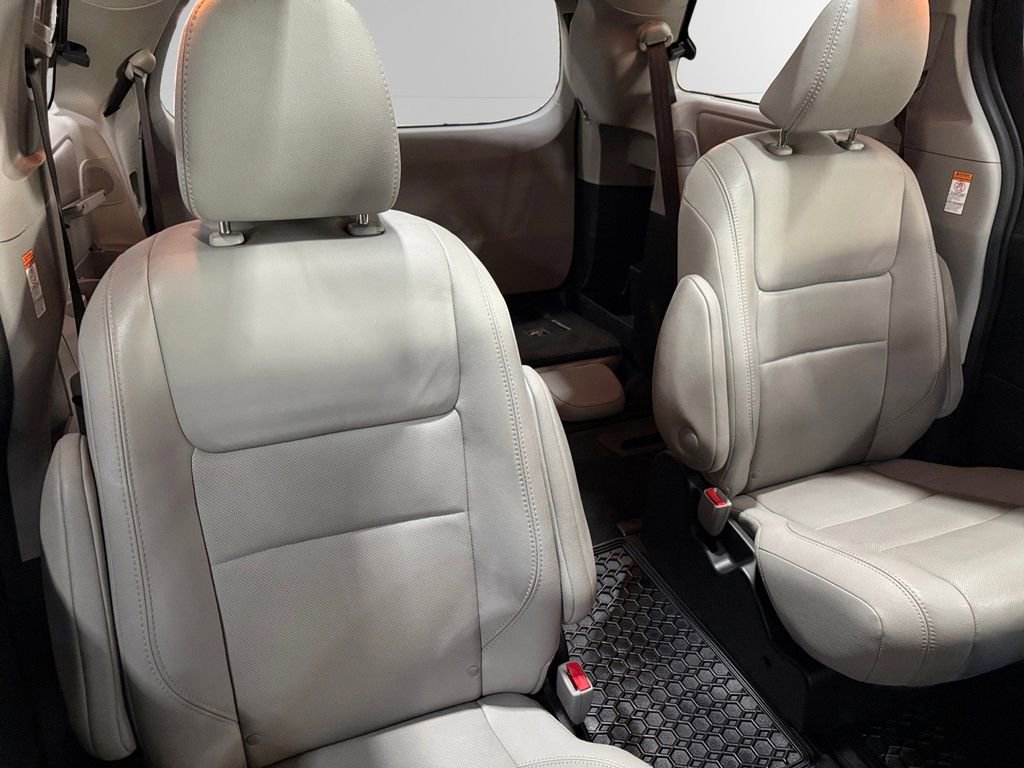 Used 2017 Toyota Sienna Limited AWD/4WD image 20
