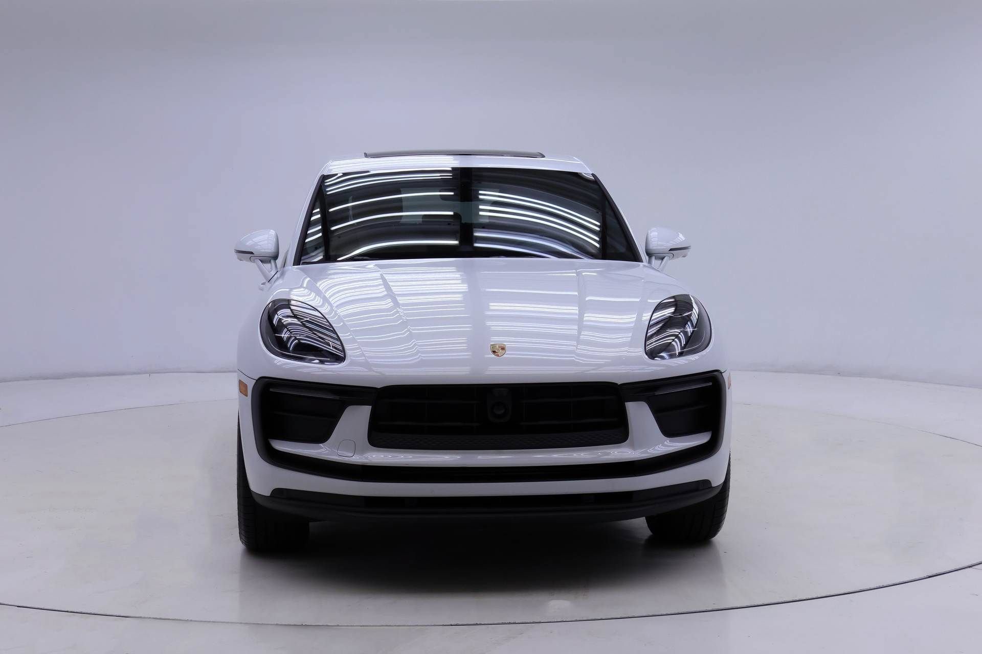 Used 2025 Porsche Macan AWD/4WD image 9