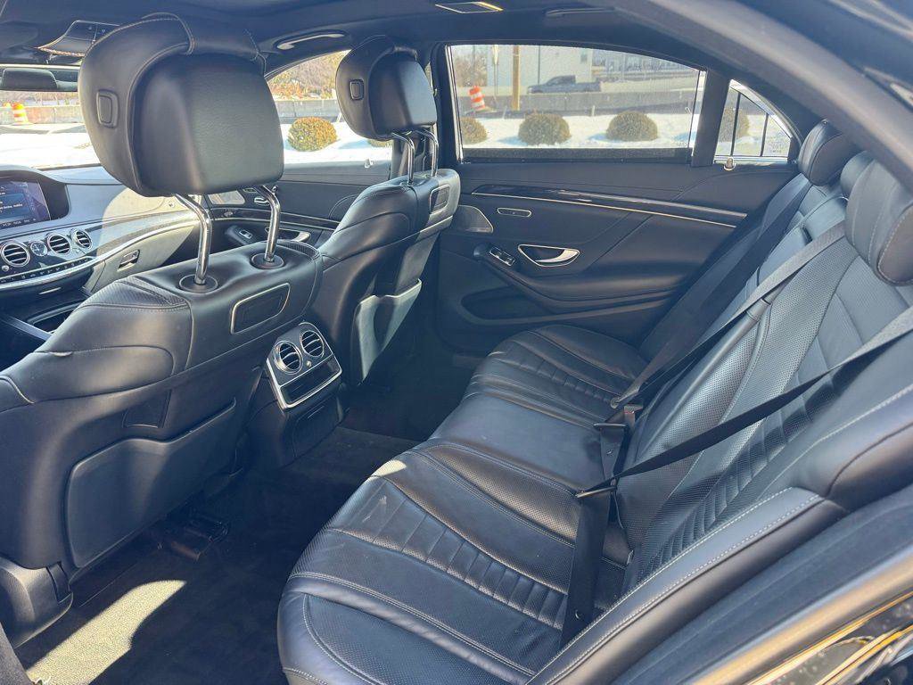 Used 2019 Mercedes-Benz S 560 4MATIC Sedan w/ AMG Line Exterior image 37