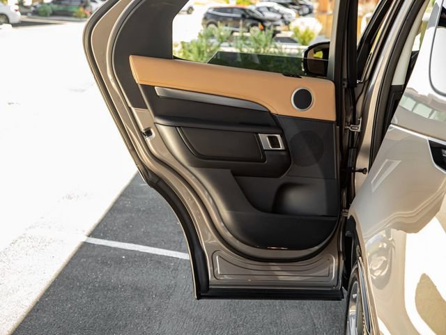 New 2025 Land Rover Discovery Metropolitan Edition AWD/4WD image 20