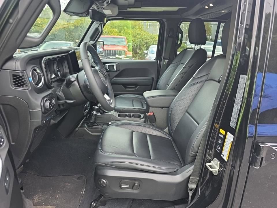 Used 2024 Jeep Wrangler High Altitude AWD/4WD image 17