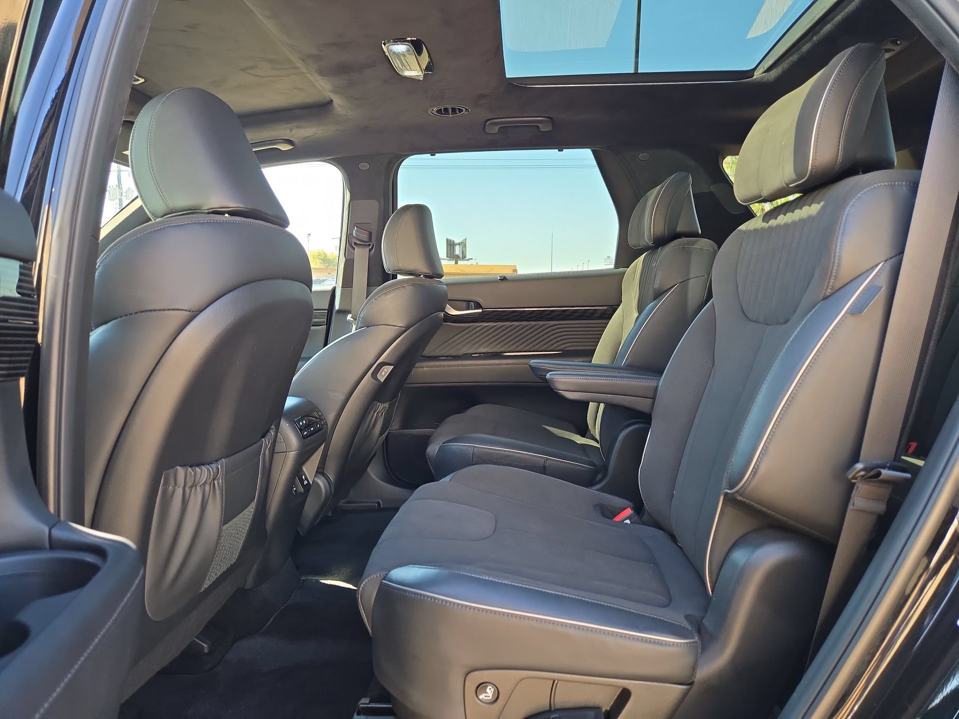 Used 2025 Hyundai Palisade Calligraphy AWD/4WD image 13