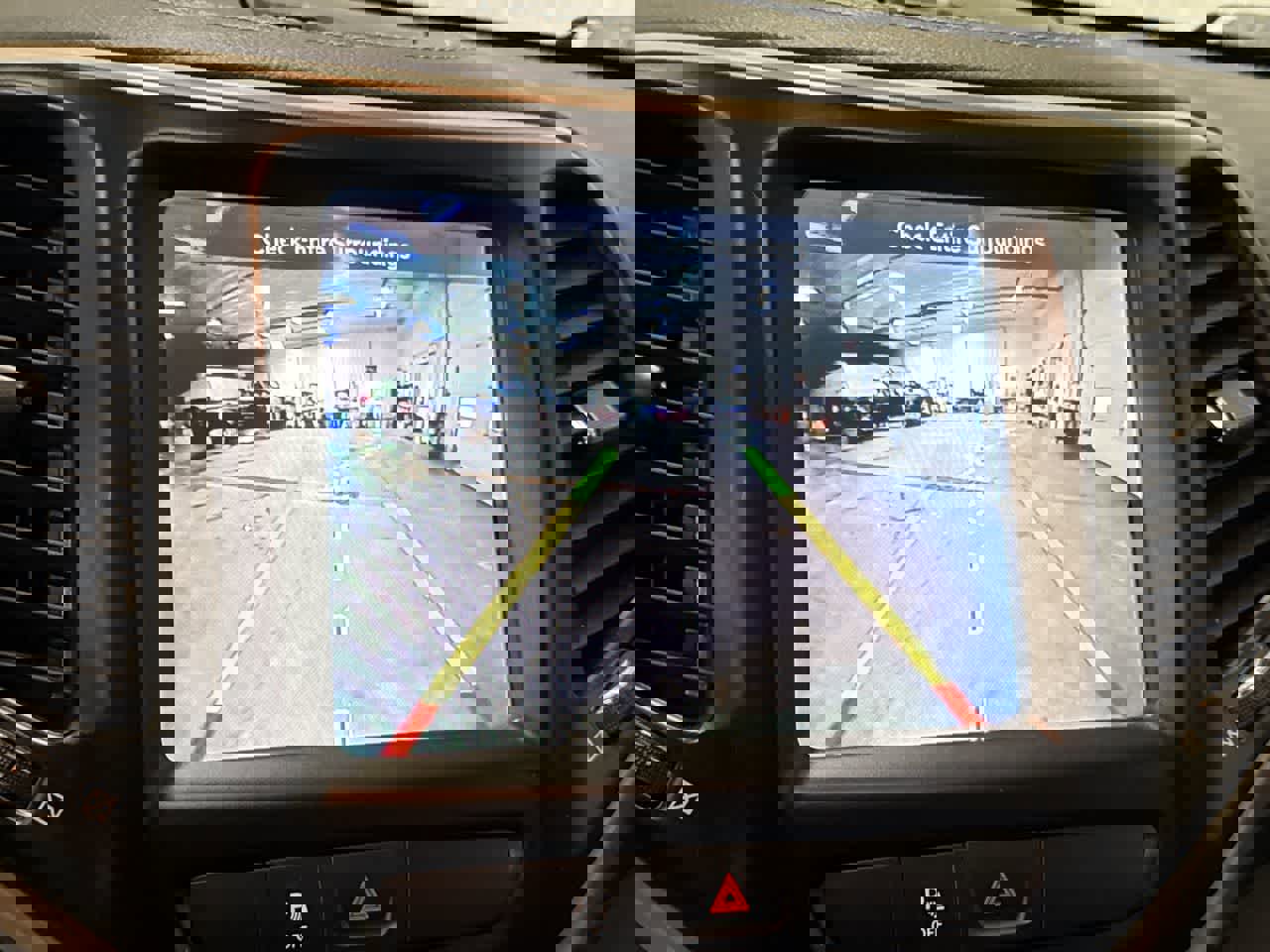 Used 2018 Jeep Cherokee Limited image 32