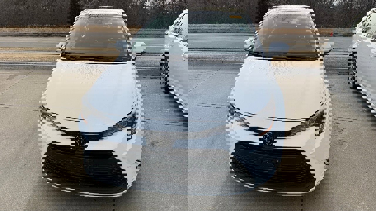 Used 2025 Toyota Corolla LE image 1
