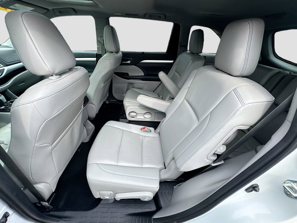 Used 2019 Toyota Highlander XLE image 22