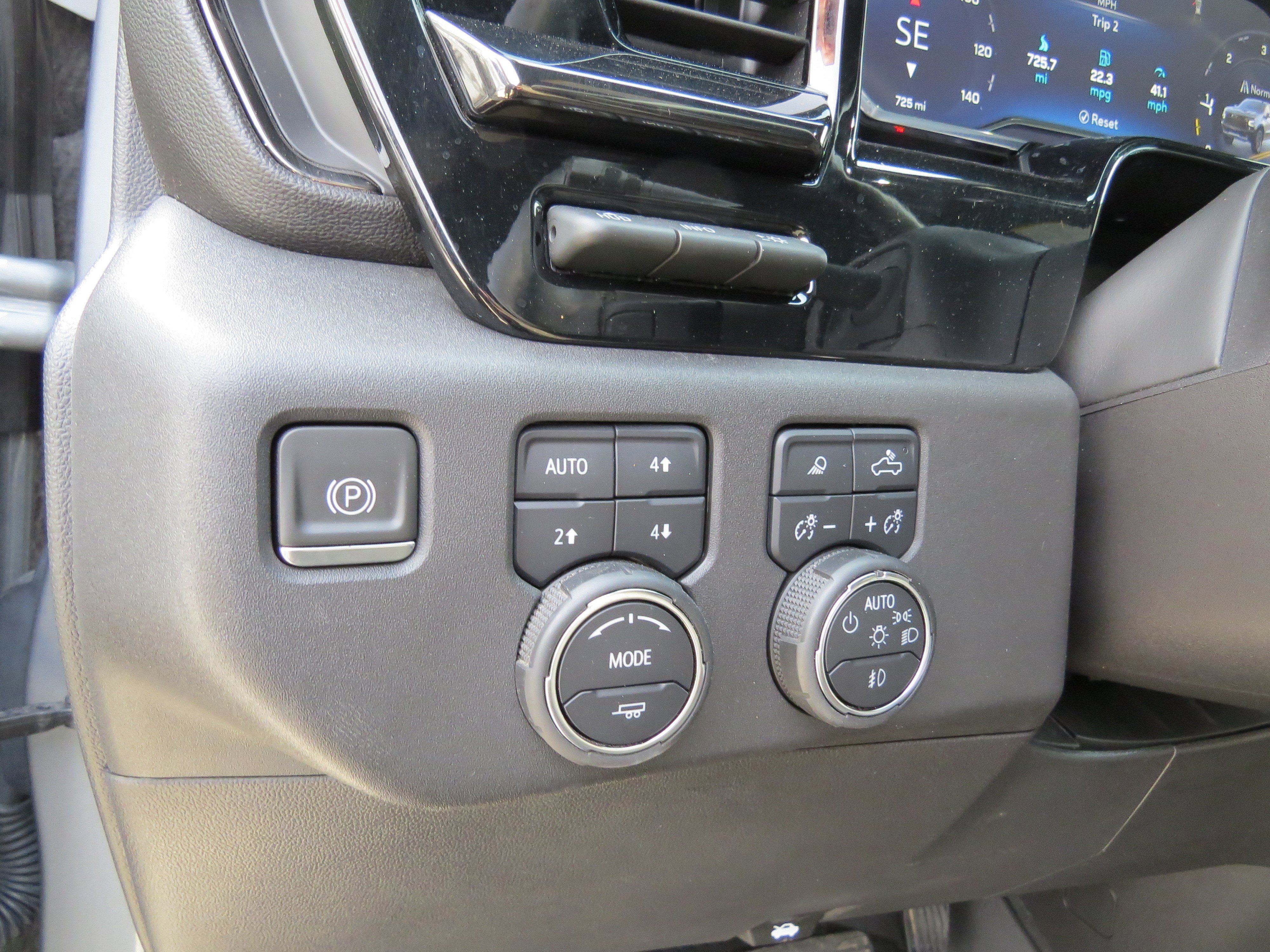 Used 2024 Chevrolet Silverado 1500 ZR2 w/ Technology Package image 19