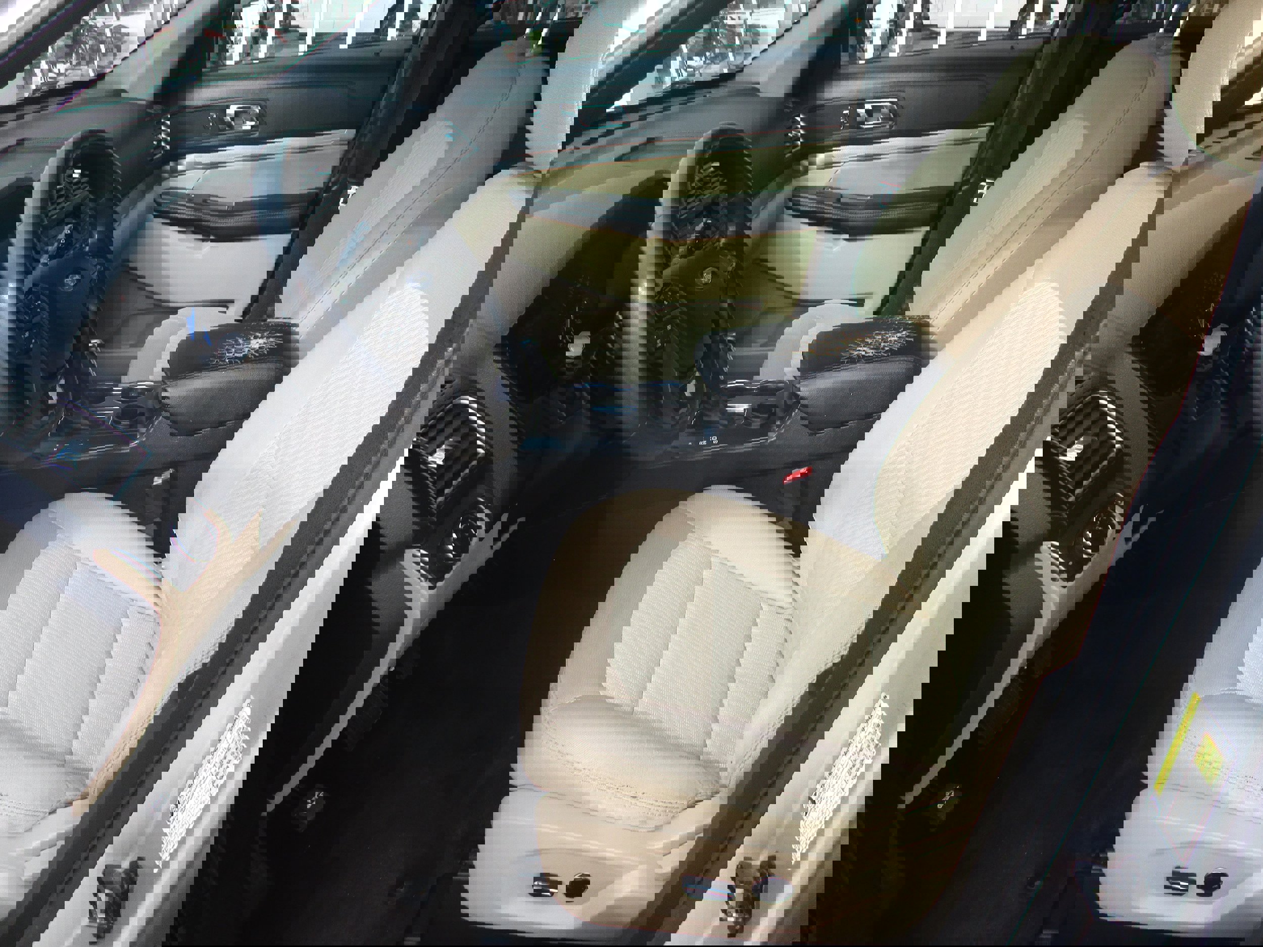 Used 2016 Ford Explorer FWD image 4