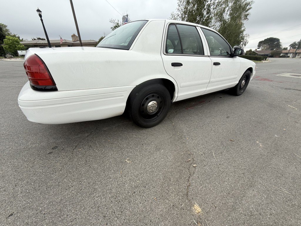 Used 2006 Ford Crown Victoria Police Interceptor image 7