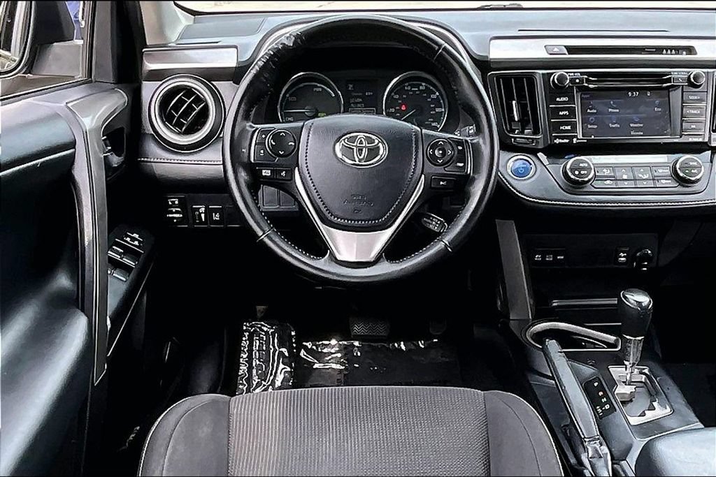Used 2018 Toyota RAV4 XLE AWD/4WD image 17