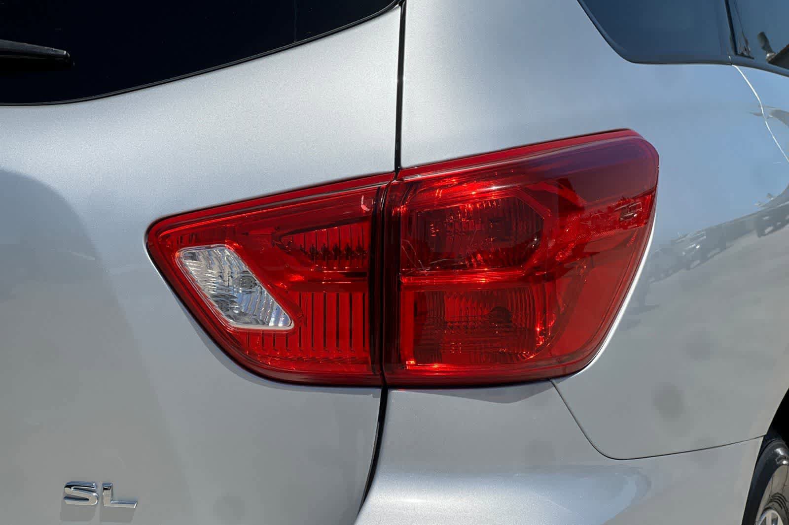 Used 2020 Nissan Pathfinder SL FWD image 37