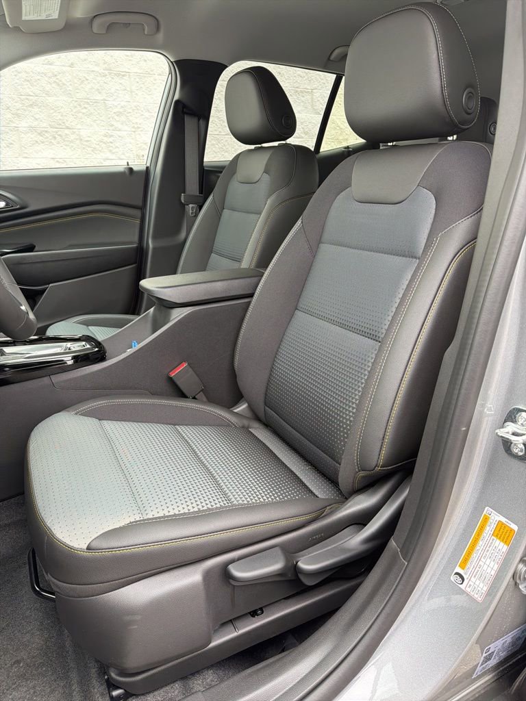 New 2026 Chevrolet Trax LT w/ Driver Confidence Package FWD image 7