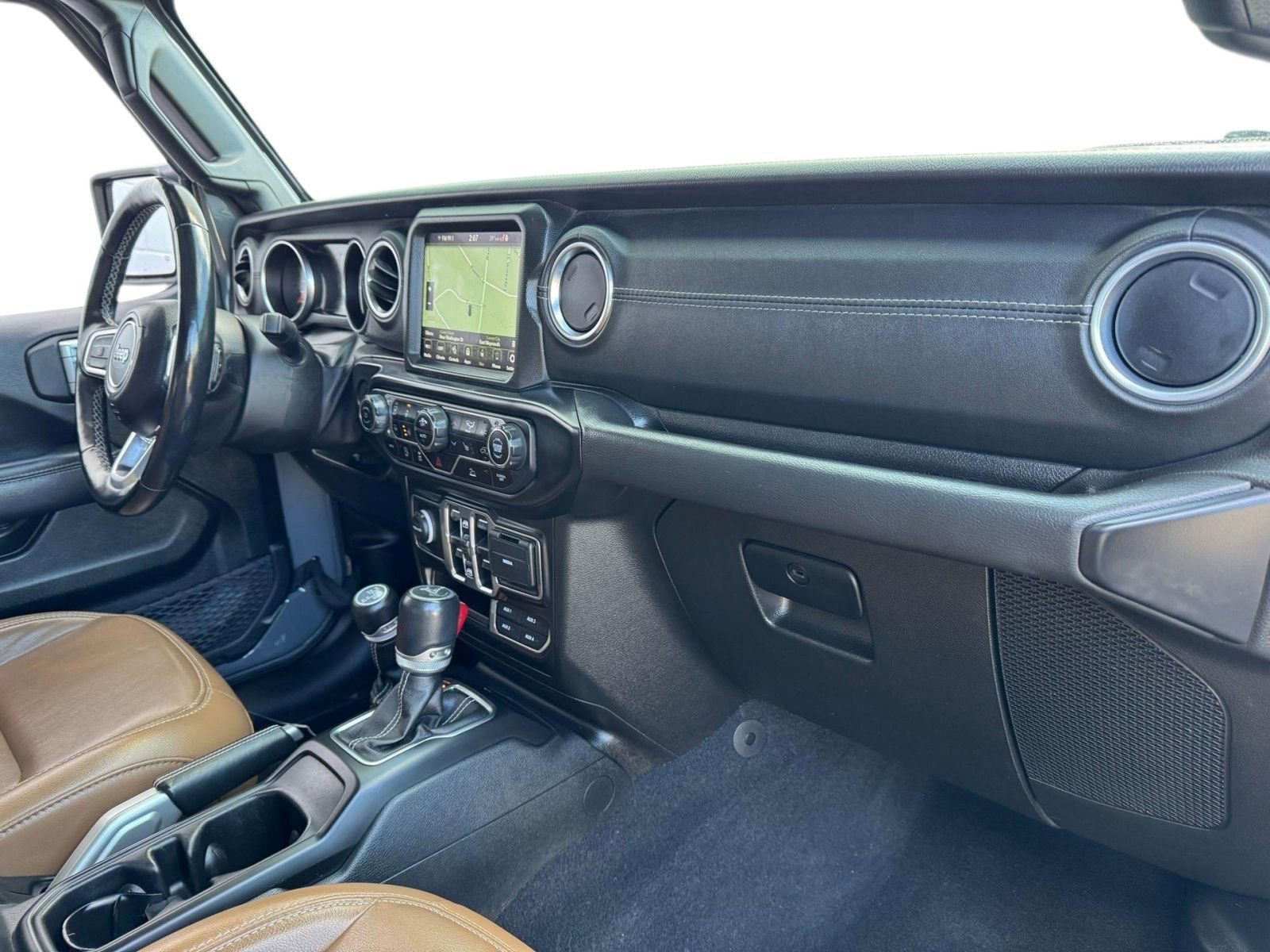 Used 2022 Jeep Wrangler Unlimited Sahara w/ Dual Top Group AWD/4WD image 10