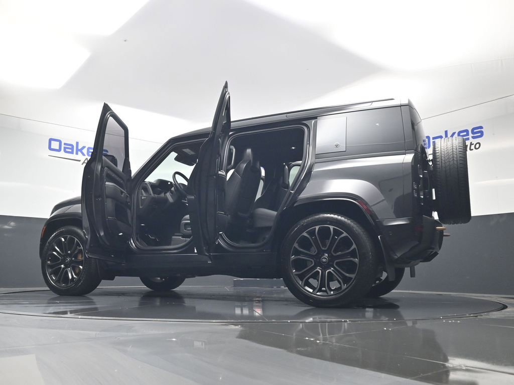 Used 2025 Land Rover Defender 110 AWD/4WD image 62
