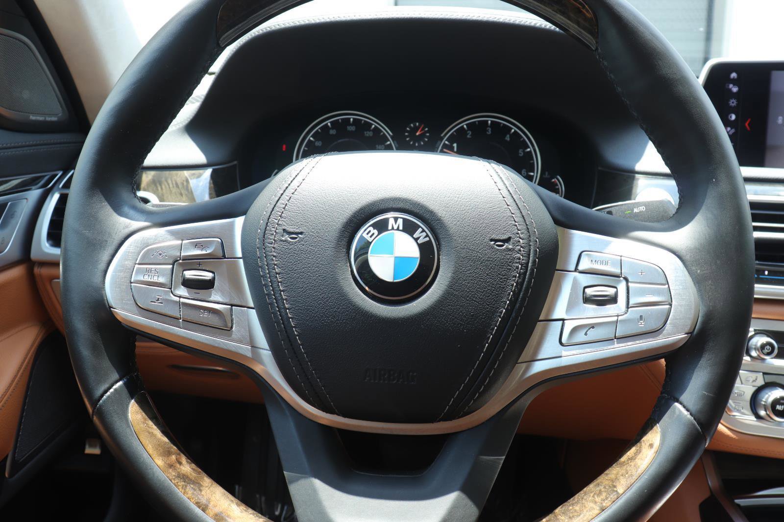Used 2018 BMW 750i RWD image 25