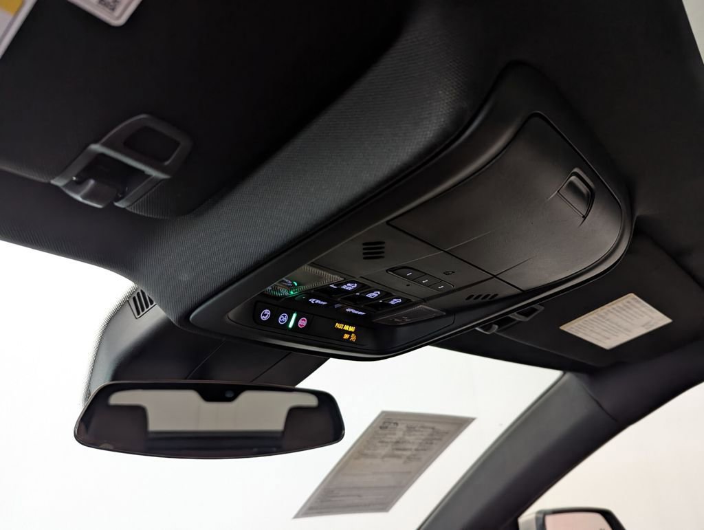 Used 2025 Cadillac XT4 Premium Luxury image 17