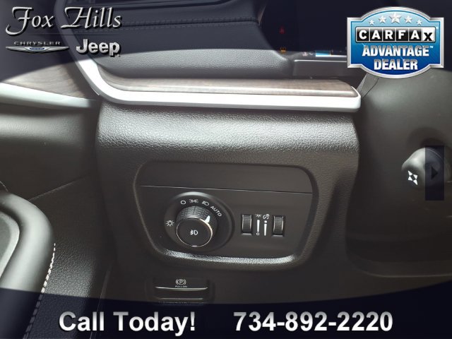 Certified 2026 Jeep Grand Cherokee Overland AWD/4WD image 17