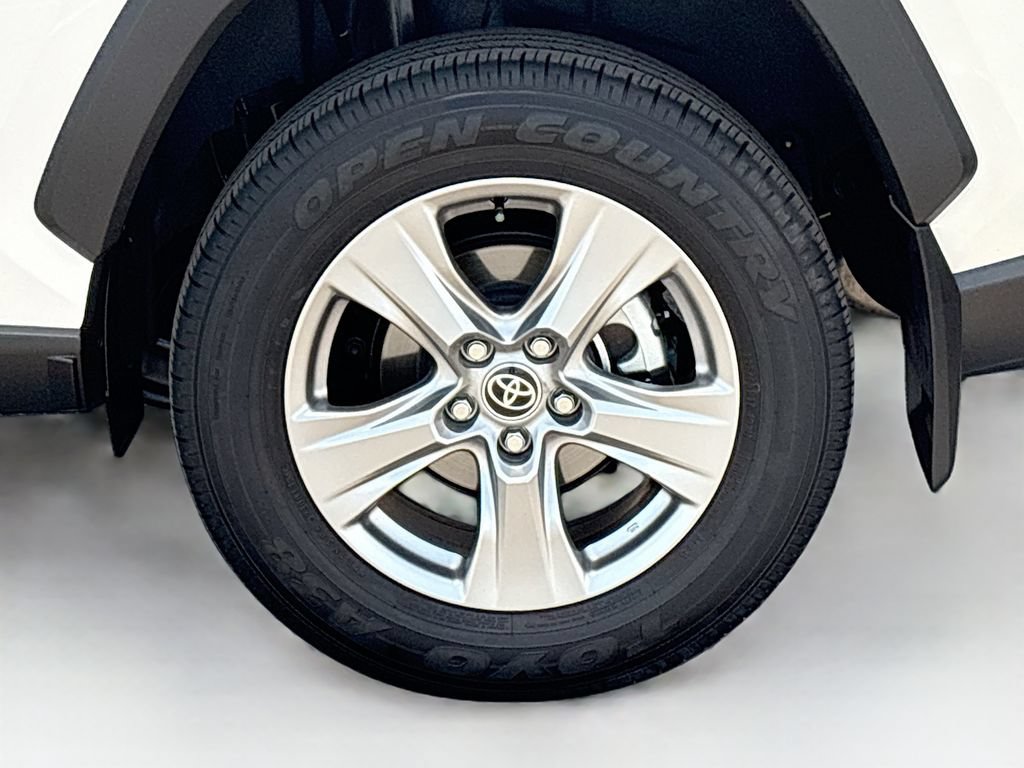 Used 2025 Toyota RAV4 LE AWD/4WD image 30