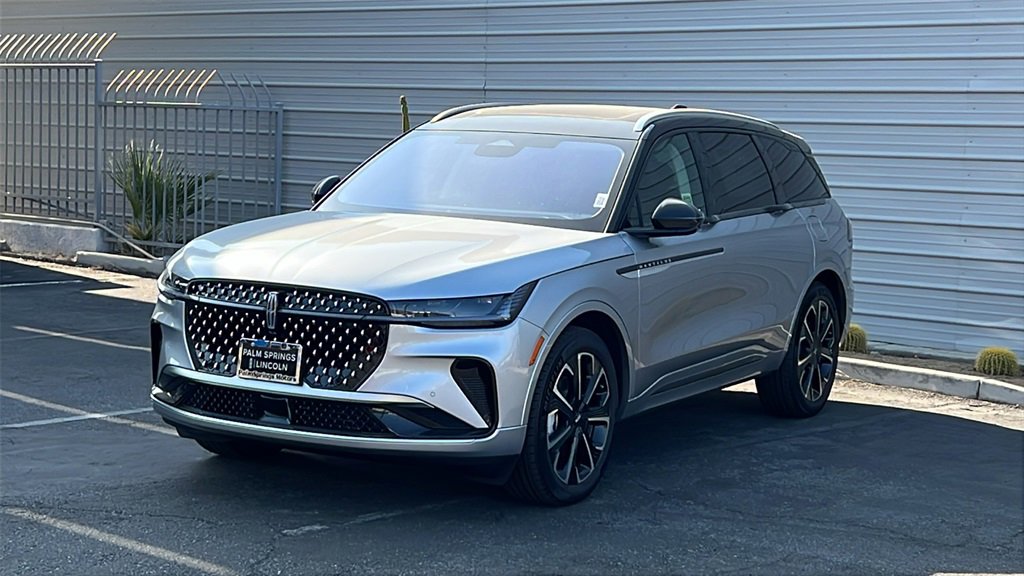 New 2025 Lincoln Nautilus Reserve image 2