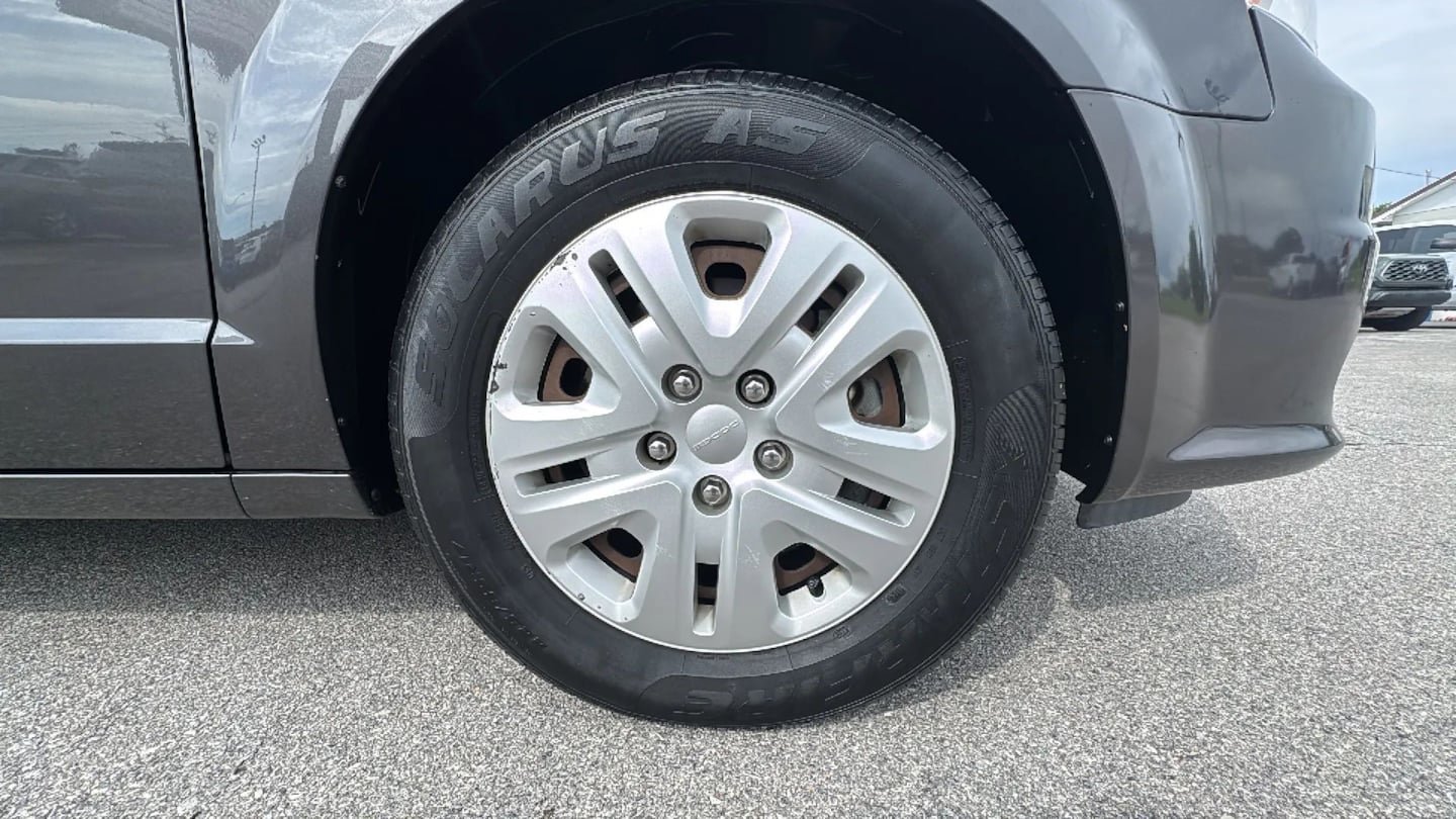 Used 2019 Dodge Grand Caravan SE w/ UConnect Hands-Free Group FWD image 31
