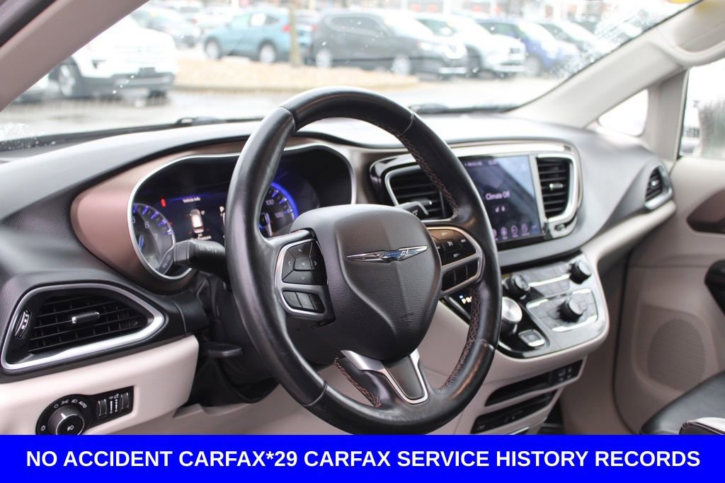 Used 2018 Chrysler Pacifica Touring-L Plus image 16