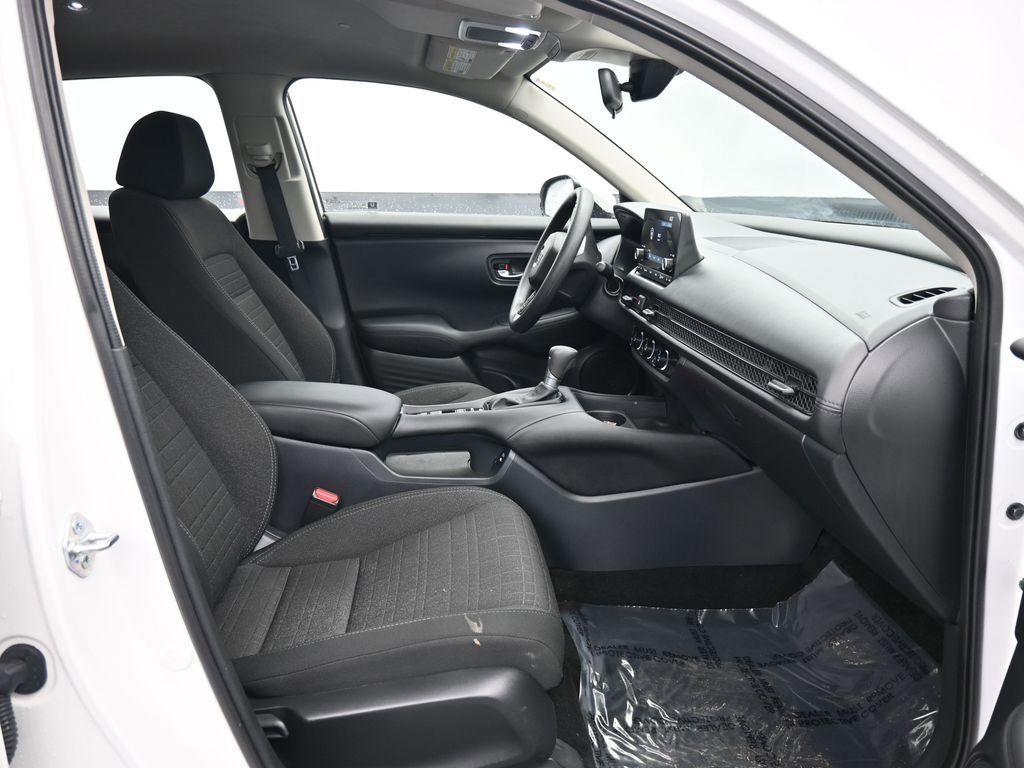 Certified 2025 Honda HR-V LX image 39