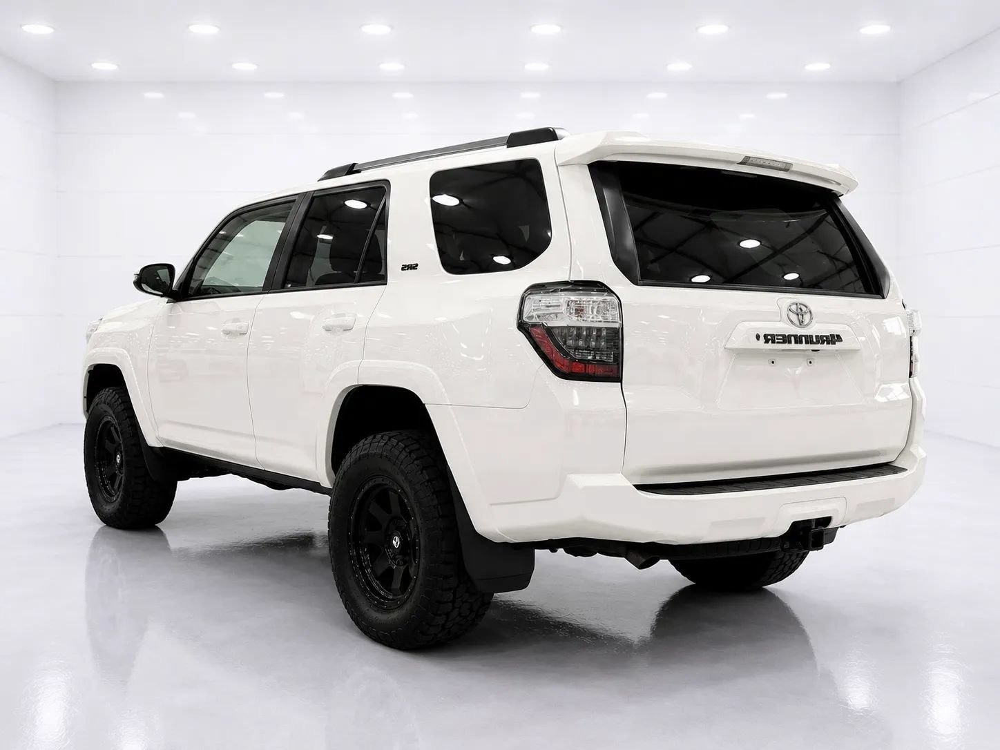 Used 2019 Toyota 4Runner SR5 AWD/4WD image 3