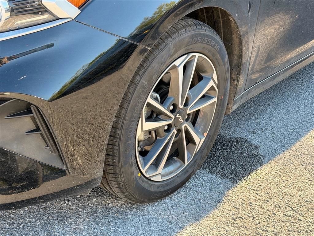 Used 2023 Kia Forte LXS FWD image 5