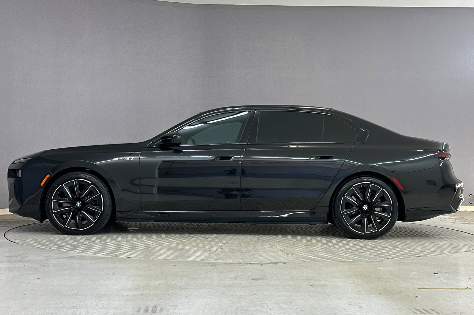 Certified 2024 BMW i7 M70 w/ Executive Package image 2