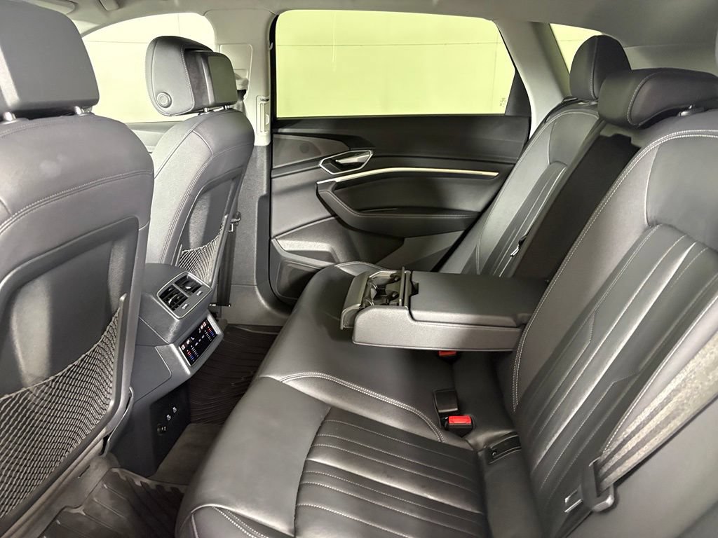 Used 2022 Audi e-tron Premium AWD/4WD image 36