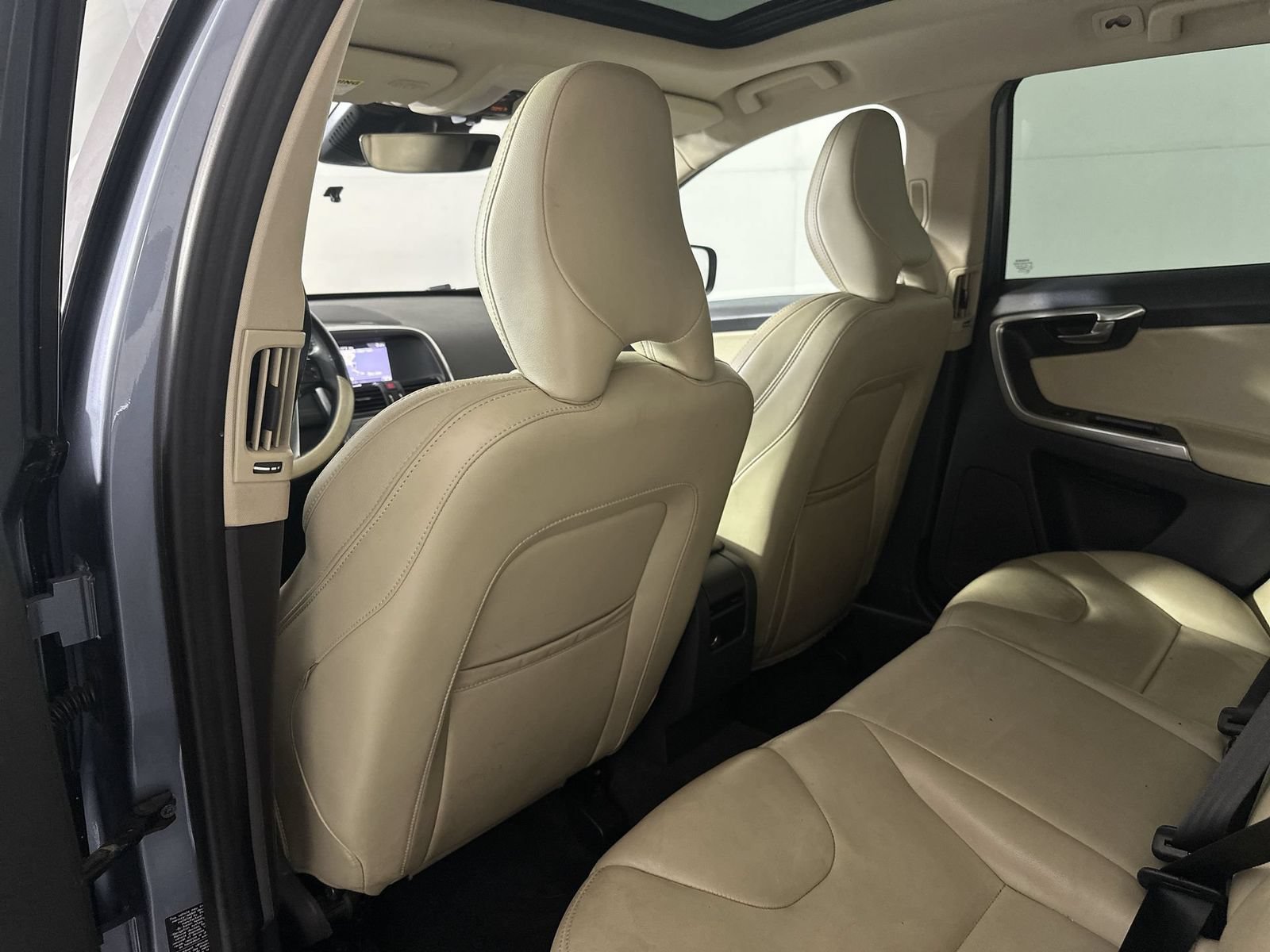 Used 2017 Volvo XC60 T6 Dynamic w/ Advanced Package AWD/4WD image 24