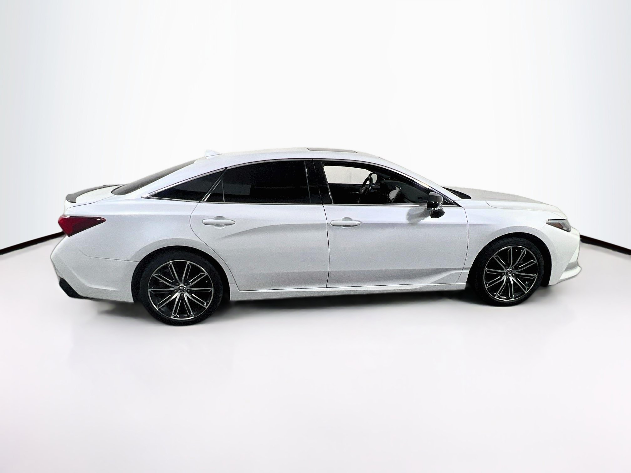 Used 2019 Toyota Avalon Touring w/ All Weather Liner Package FWD image 4