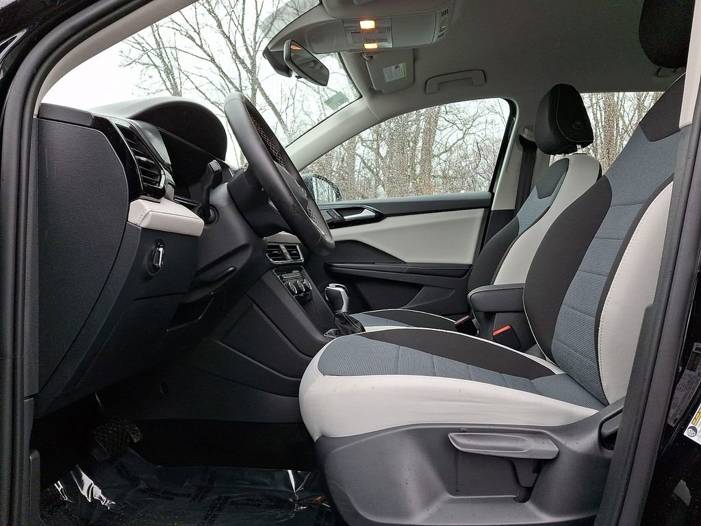Certified 2025 Volkswagen Taos S image 11