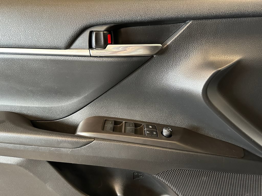 Used 2022 Toyota Camry SE FWD image 19