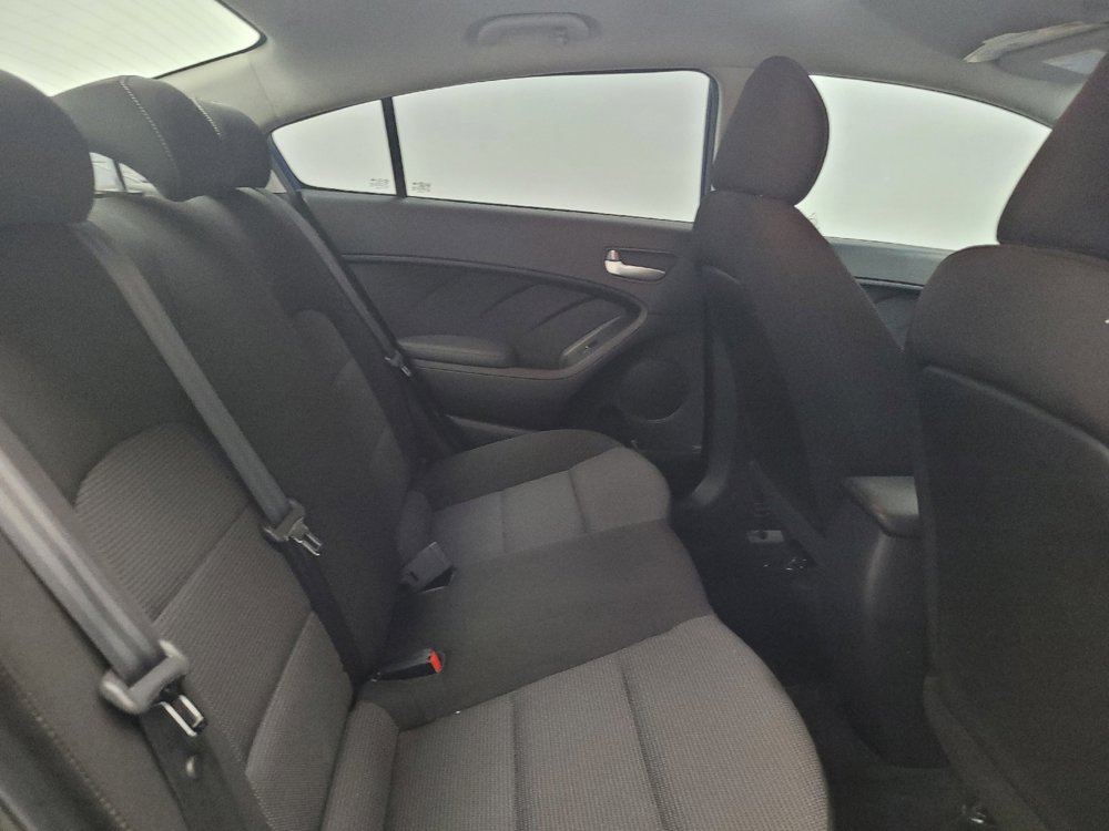 Used 2017 Kia Forte LX image 19