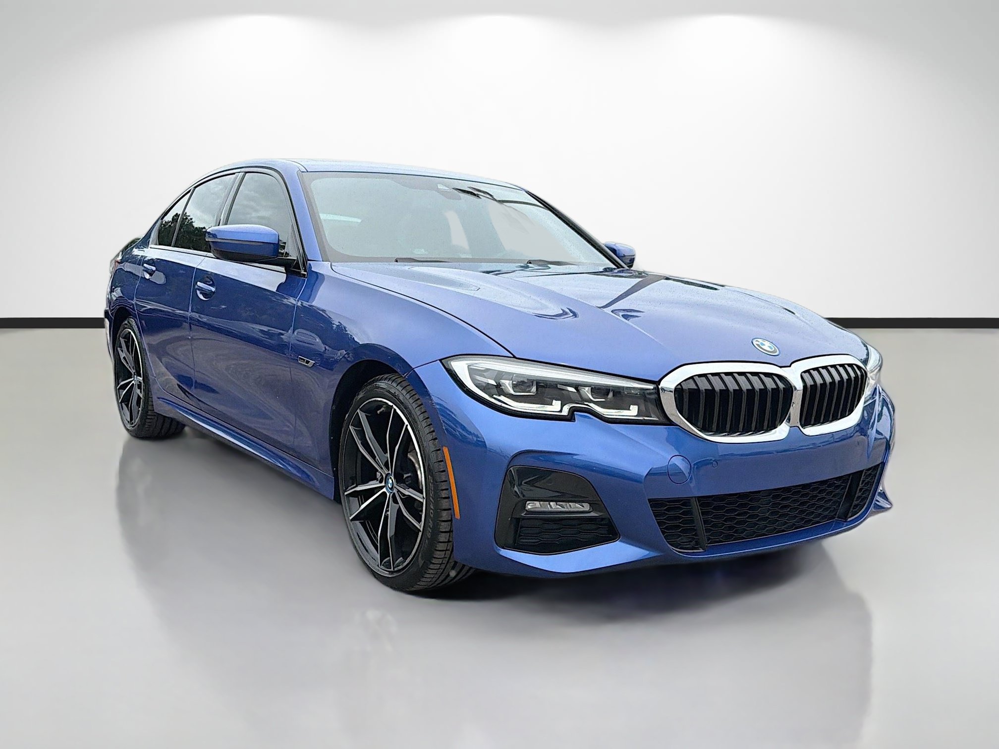 Used 2022 BMW 330e w/ M Sport Package RWD image 1